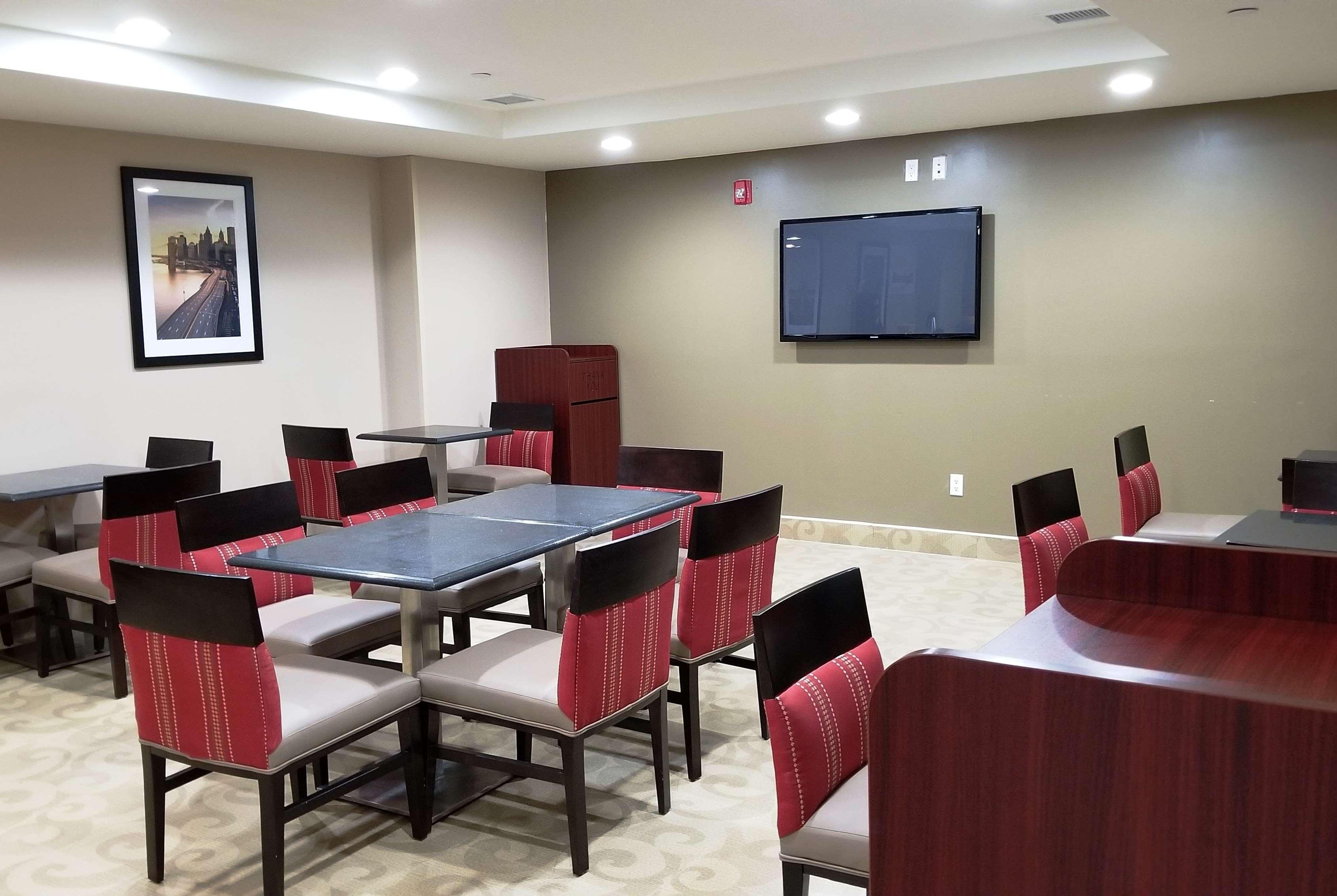 Days Inn By Wyndham Brooklyn Marine Park Nowy Jork Zewnętrze zdjęcie