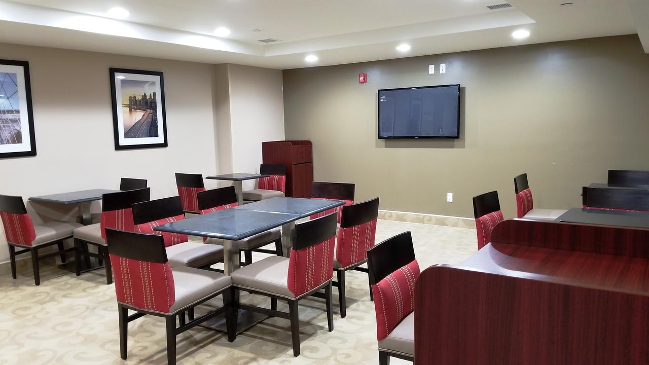 Days Inn By Wyndham Brooklyn Marine Park Nowy Jork Zewnętrze zdjęcie
